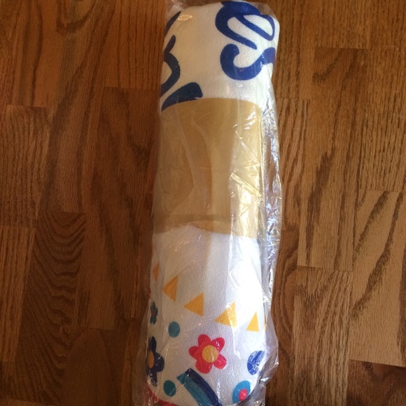 NWT “Sunshine On My Shoulders Makes Me Happy” Round Beach Wrap/Towel - Picture 8 of 9